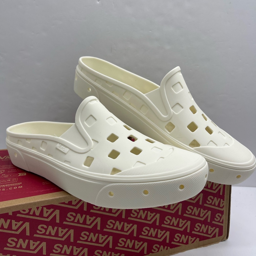 Vans Men’s Slip-On Mule Trk
Marshmallow
VN0005V8FS8 Cream Perforated Mules - Picture 5 of 16